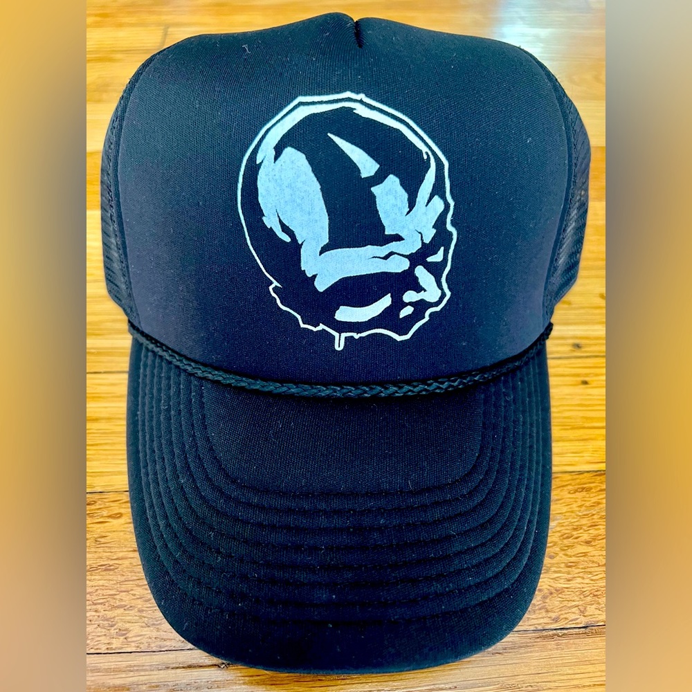 VINTAGE ARNETTE MESH BLACK TRUCKER HAT